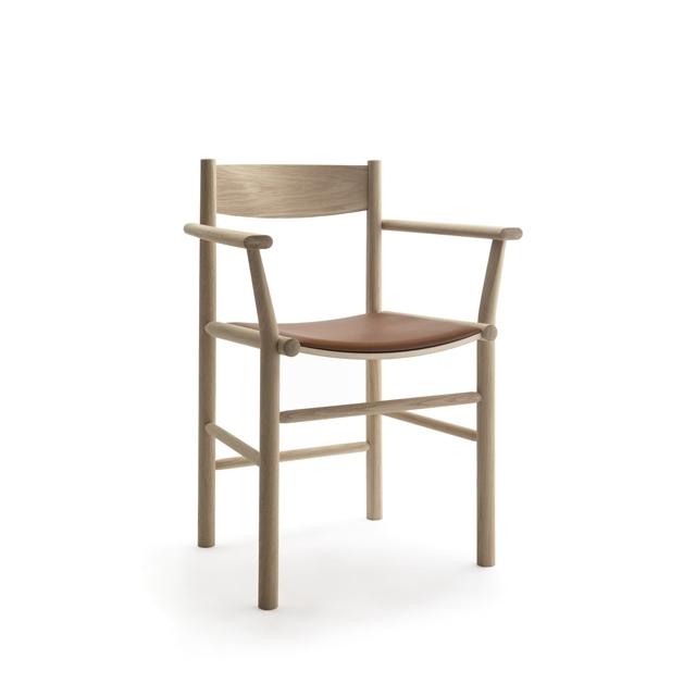 Nikari Linea Collection Akademia Spisebordsstol med Armlæn Lys Lakeret Egetræ/Elmosoft 33004 Læder