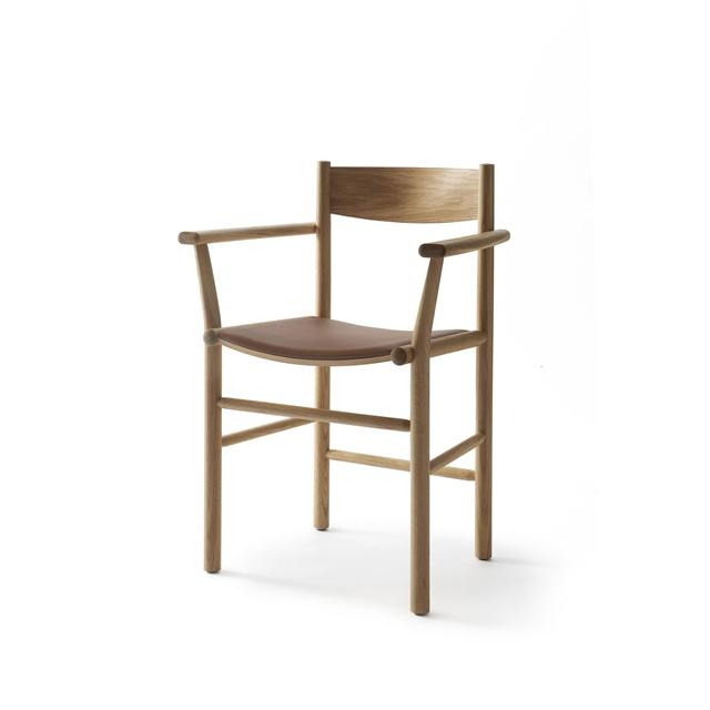 Nikari Linea Collection Akademia Spisebordsstol med Armlæn Lakeret Egetræ/Elmosoft 33004 Læder
