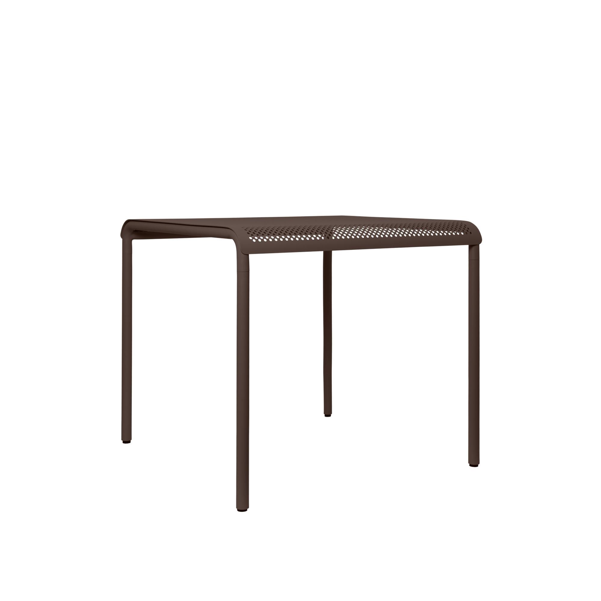 Mesa de exterior Dapple de Ferm Living, 80 x 80, color chocolate oscuro