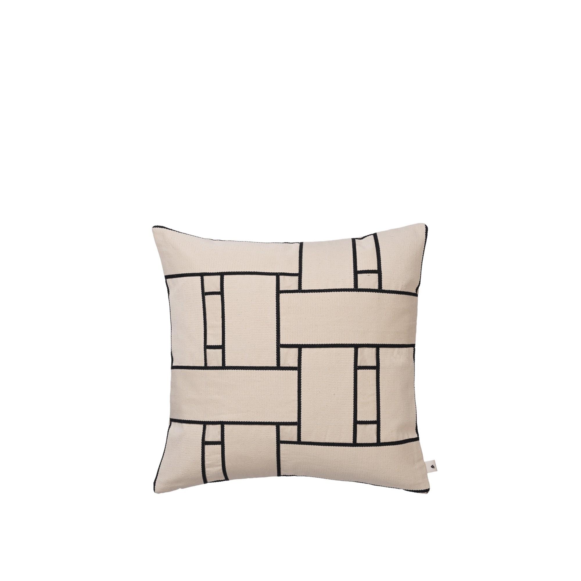 Funda de cojín con diseño de celosía de Ferm Living en Marfil y Negro