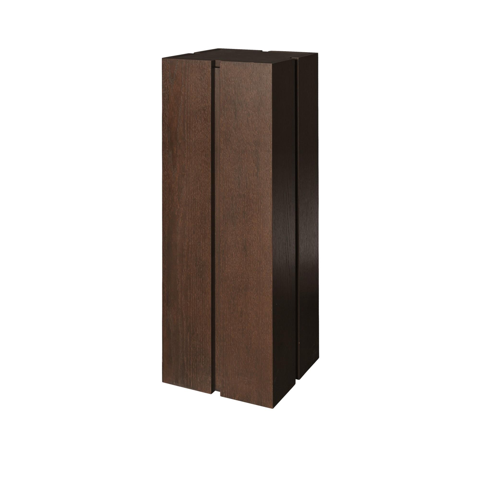 Pedestal de parcela Ferm Living H90 teñido oscuro