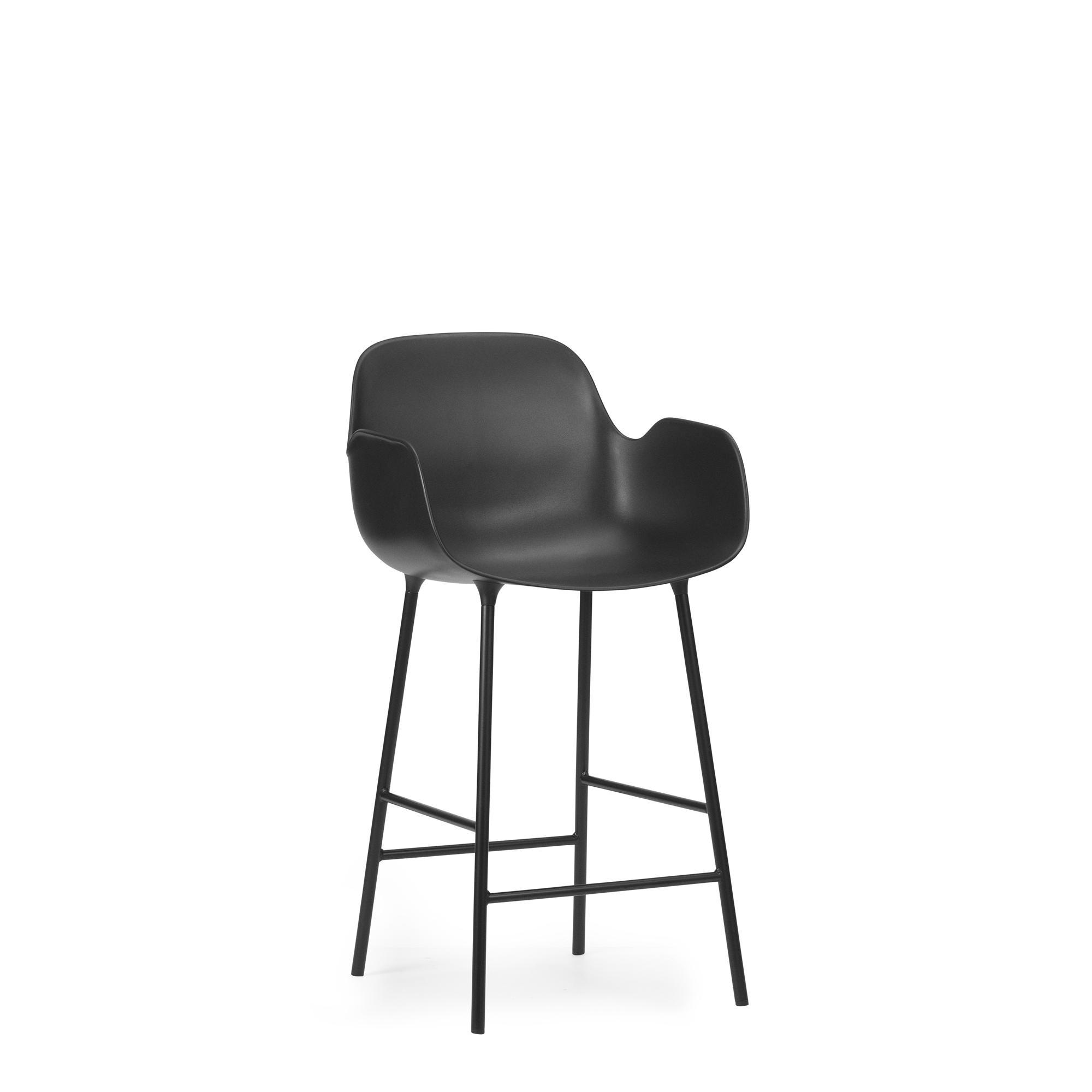 Normann Copenhagen Form Barkruk met Rugleuning en Armleuningen H65 cm Zwart/ Zwart Staal