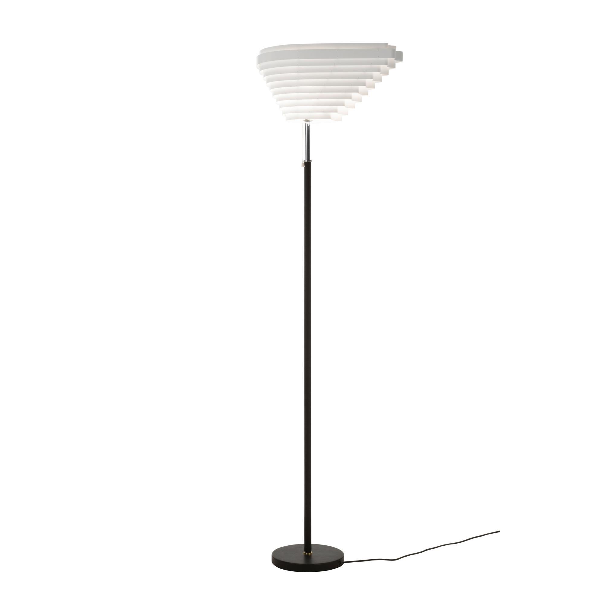 artek A805 Angle Wing Gulvlampe Nikkelbelagt Messing