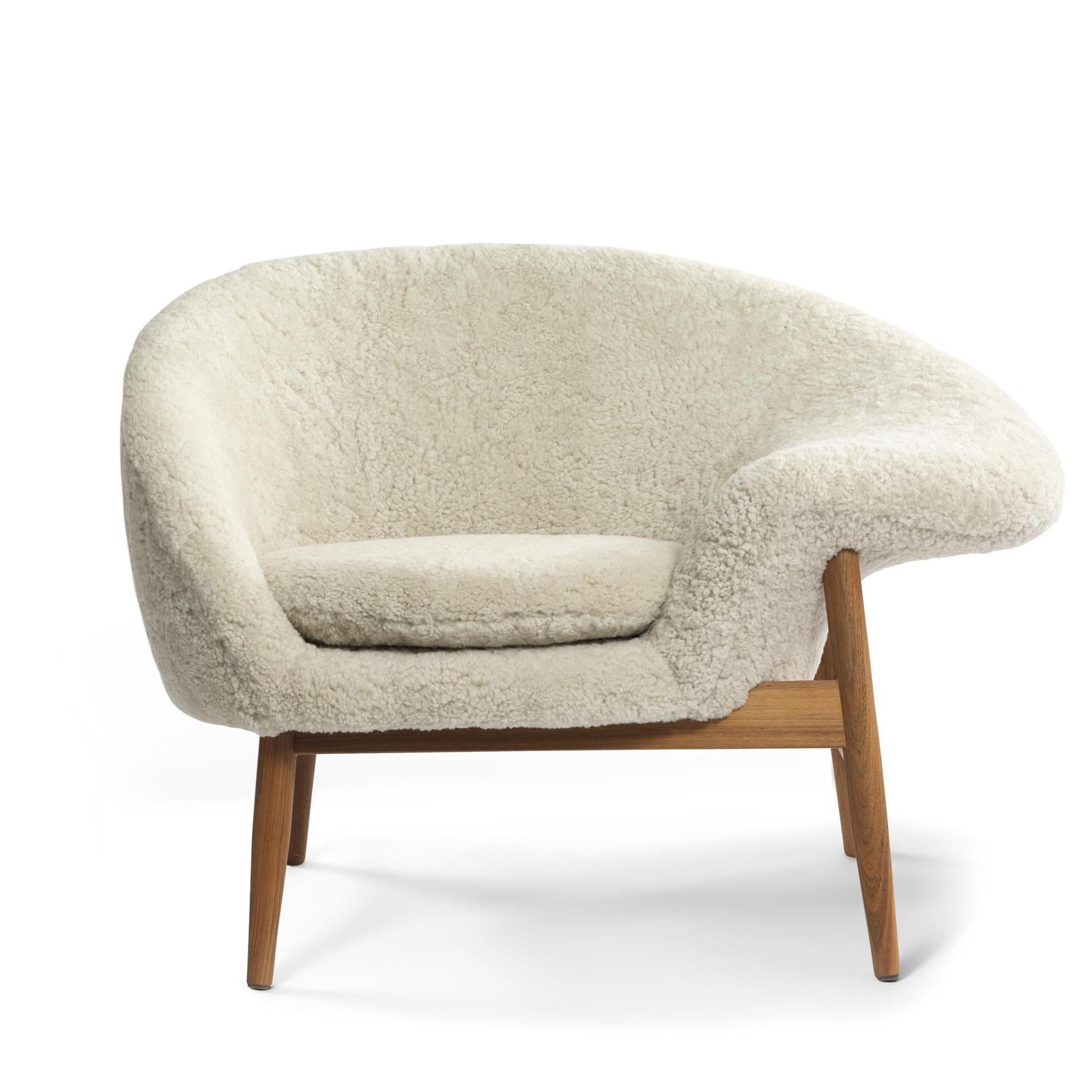 Warm Nordic Fried Egg Right Armchair Sheepskin Moonlight