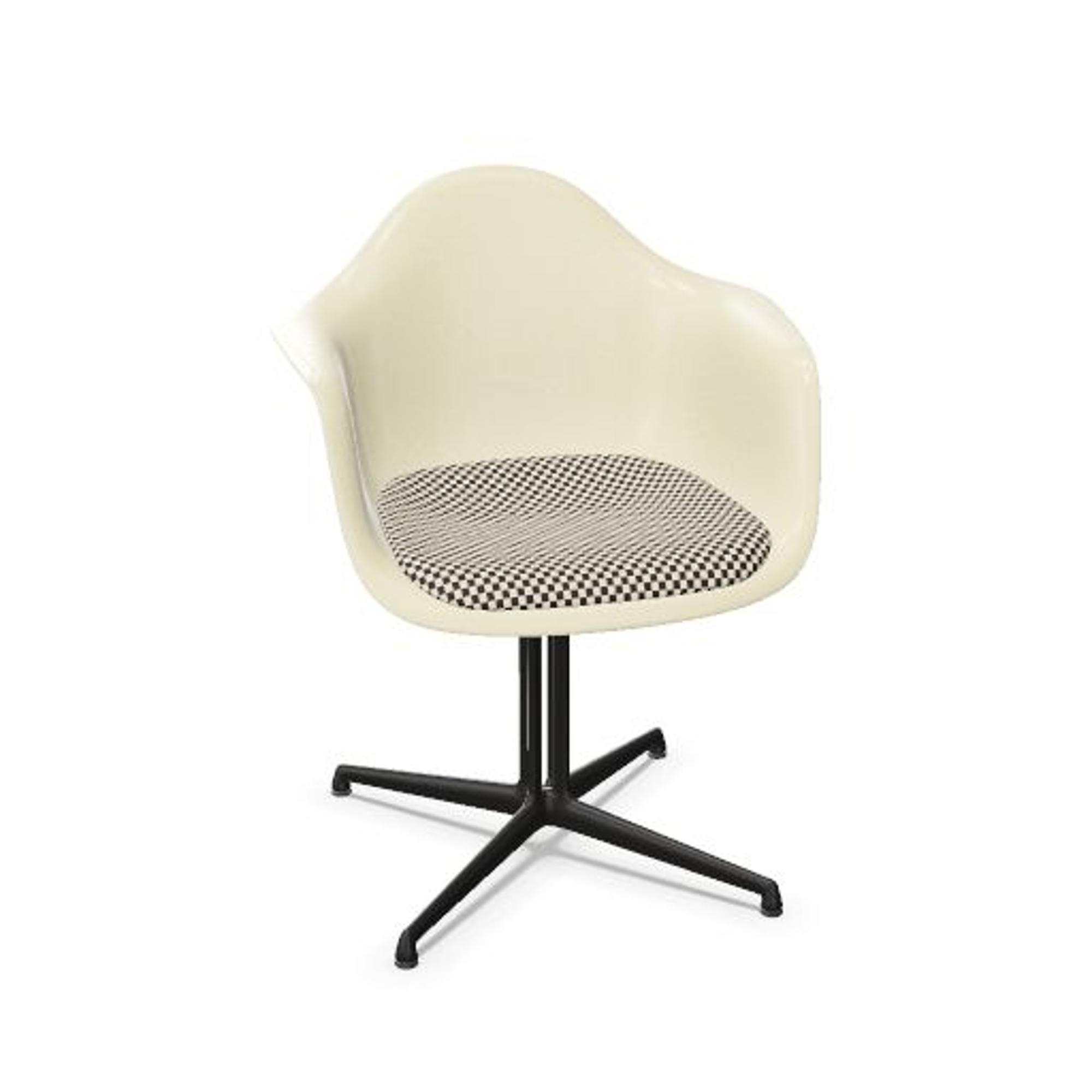 Vitra Eames Fiberglass DAL -ruokapöydän tuoli istuintyynyllä, pergamenttikuvio/ruudullinen/sileä, tumma