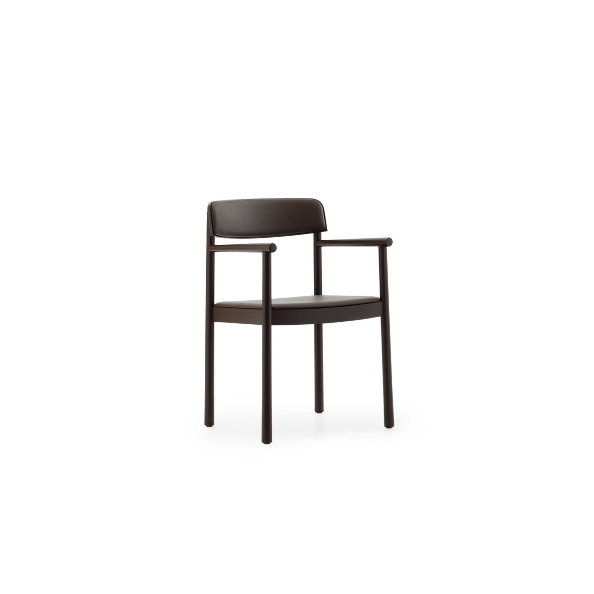 Krzesło do jadalni Normann Copenhagen Timb z podłokietnikami, tapicerowane skórą w Brązowy/czekoladowym