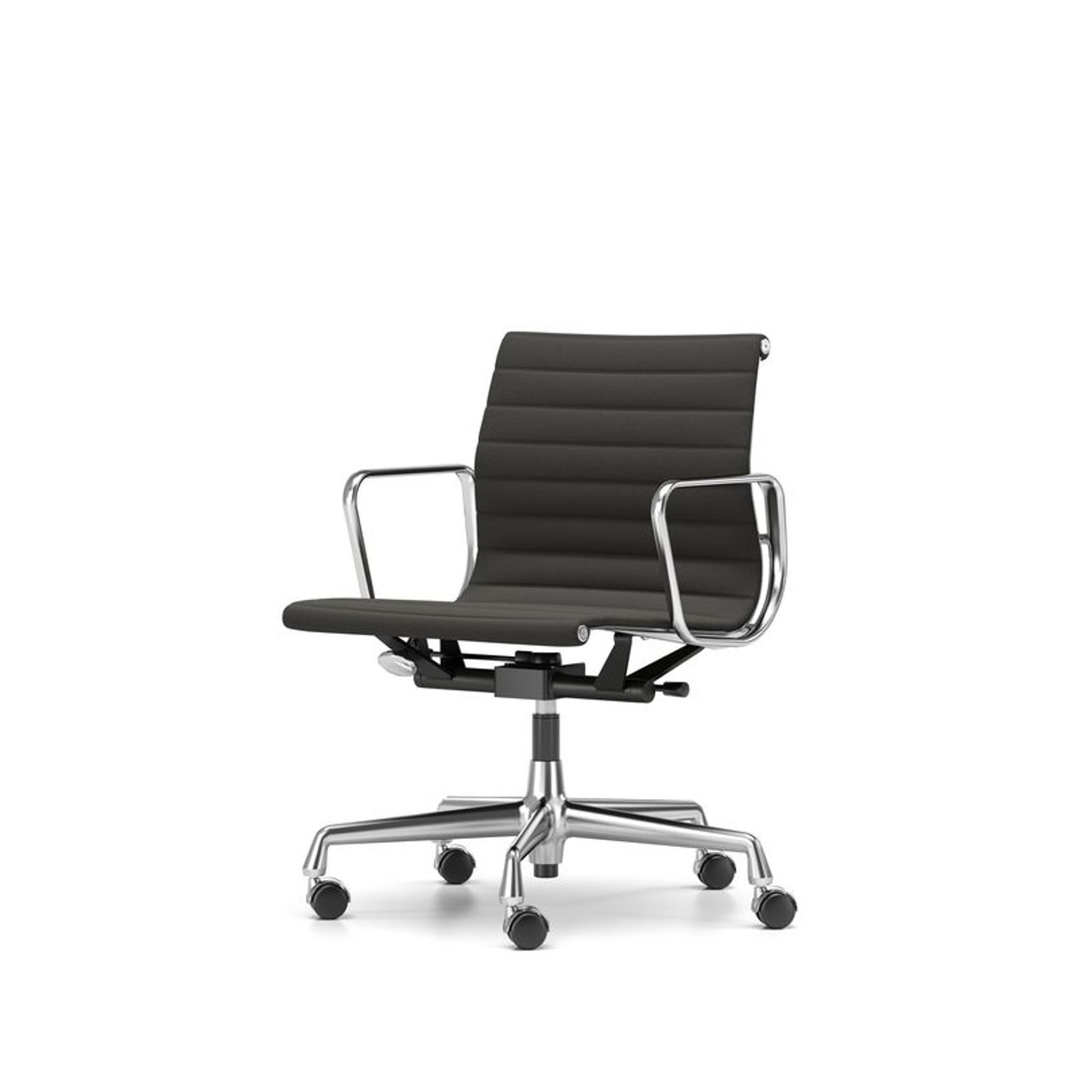 Vitra EA118 Kontorstol med Swivel/Armlæn/Vippemekanisme Sort Læder/Krom Stel