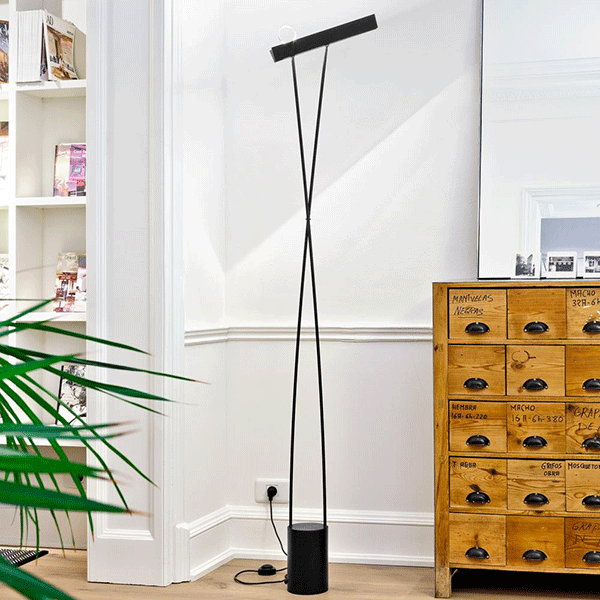 Estiluz Leo Floor lamp Black