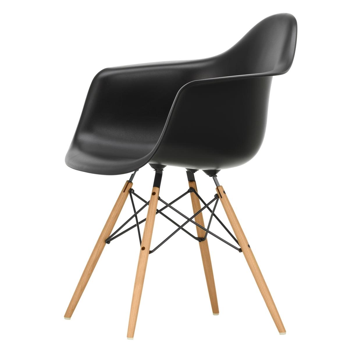 Vitra Eames muovinen DAW-ruokailutuoli Deep Black/Golden Maple