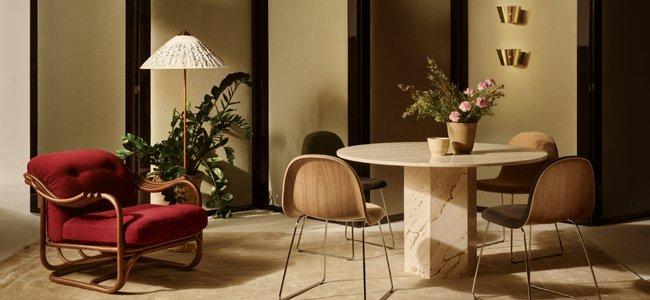 This special edition combines the classically Scandinavian elegance of Tynell's 9602 Floor Lamp with the dynamic energy of Moore’s black-line drawings.