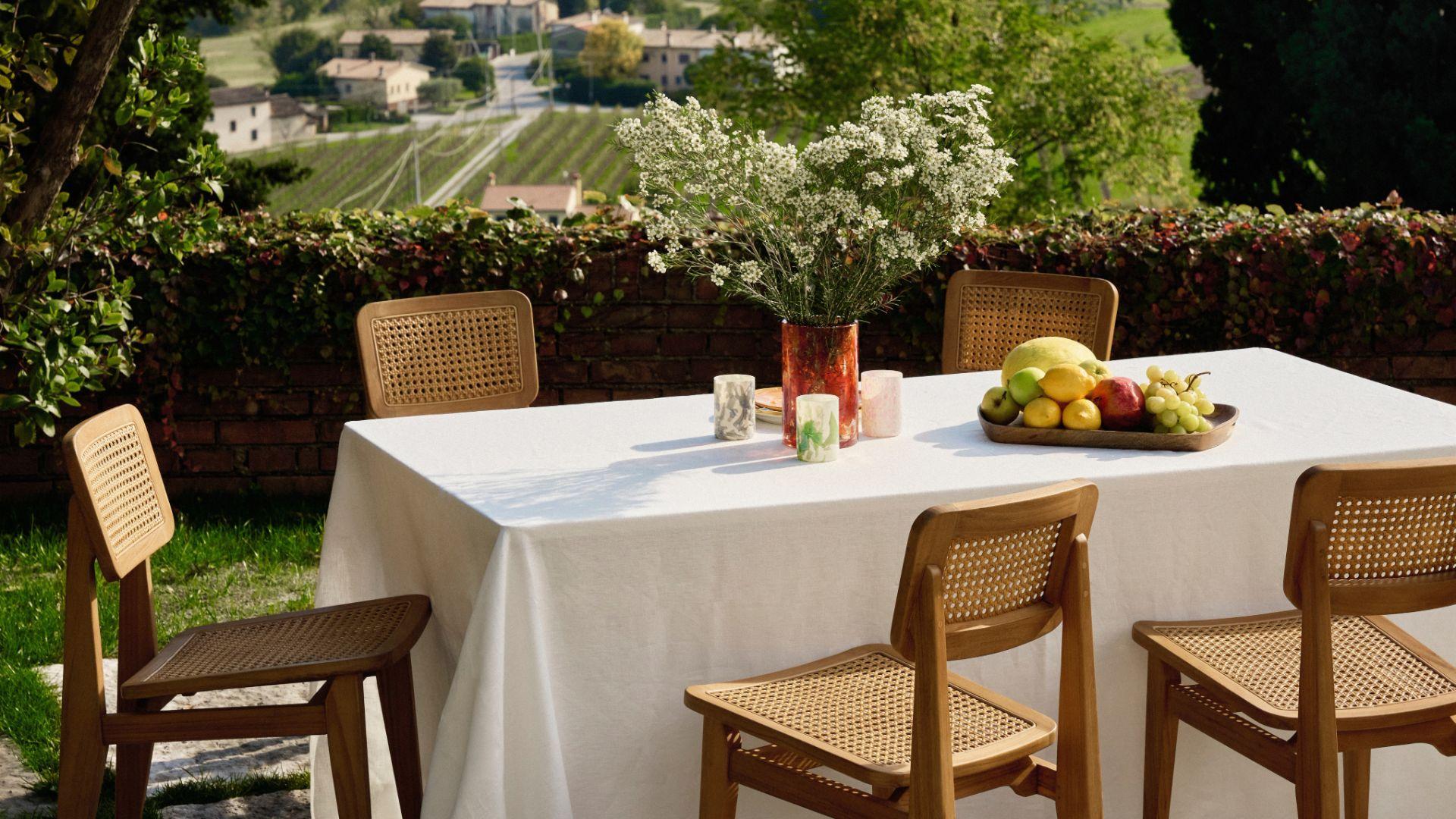 Gubi C-stoel in Frans Riet