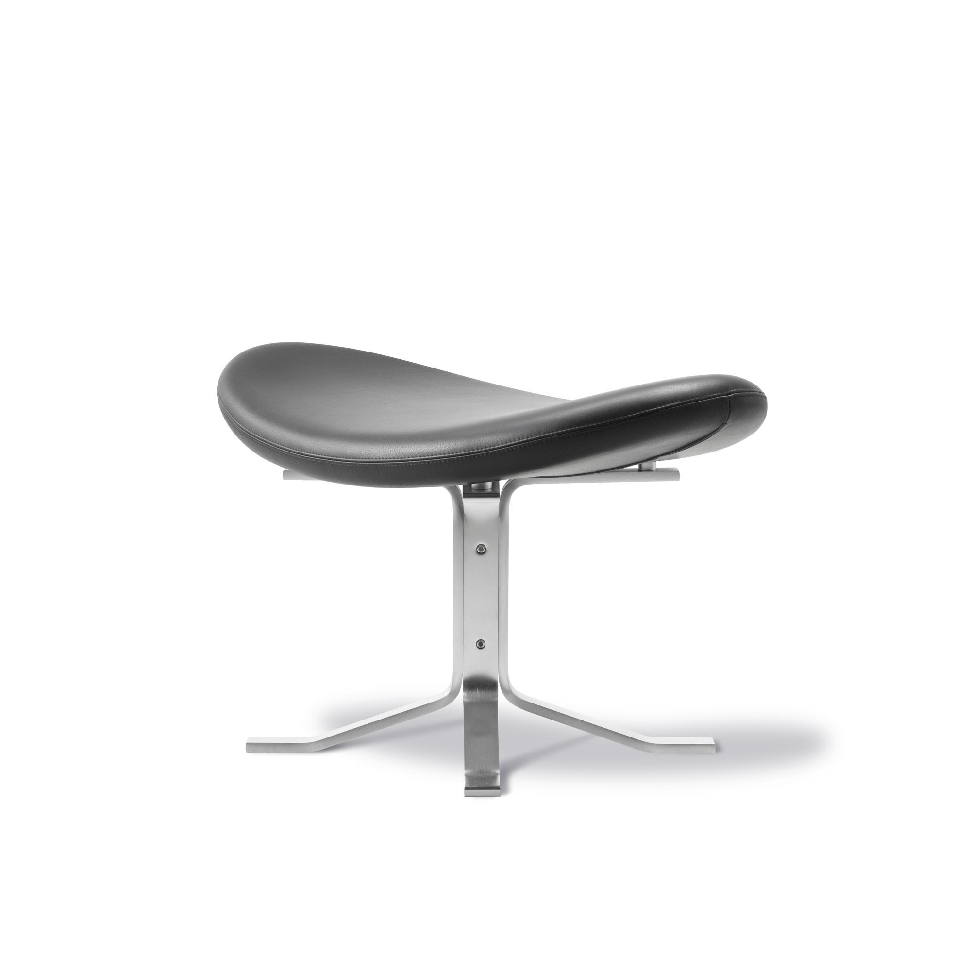 Fredericia Furniture Corona Fotpall Borstad Krom/Svart Läder Omni 301