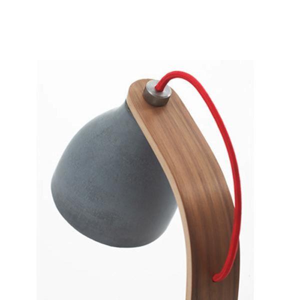 Heavy Desk Light Bordlampe Mørk Beton med Valnød Lampeskærm