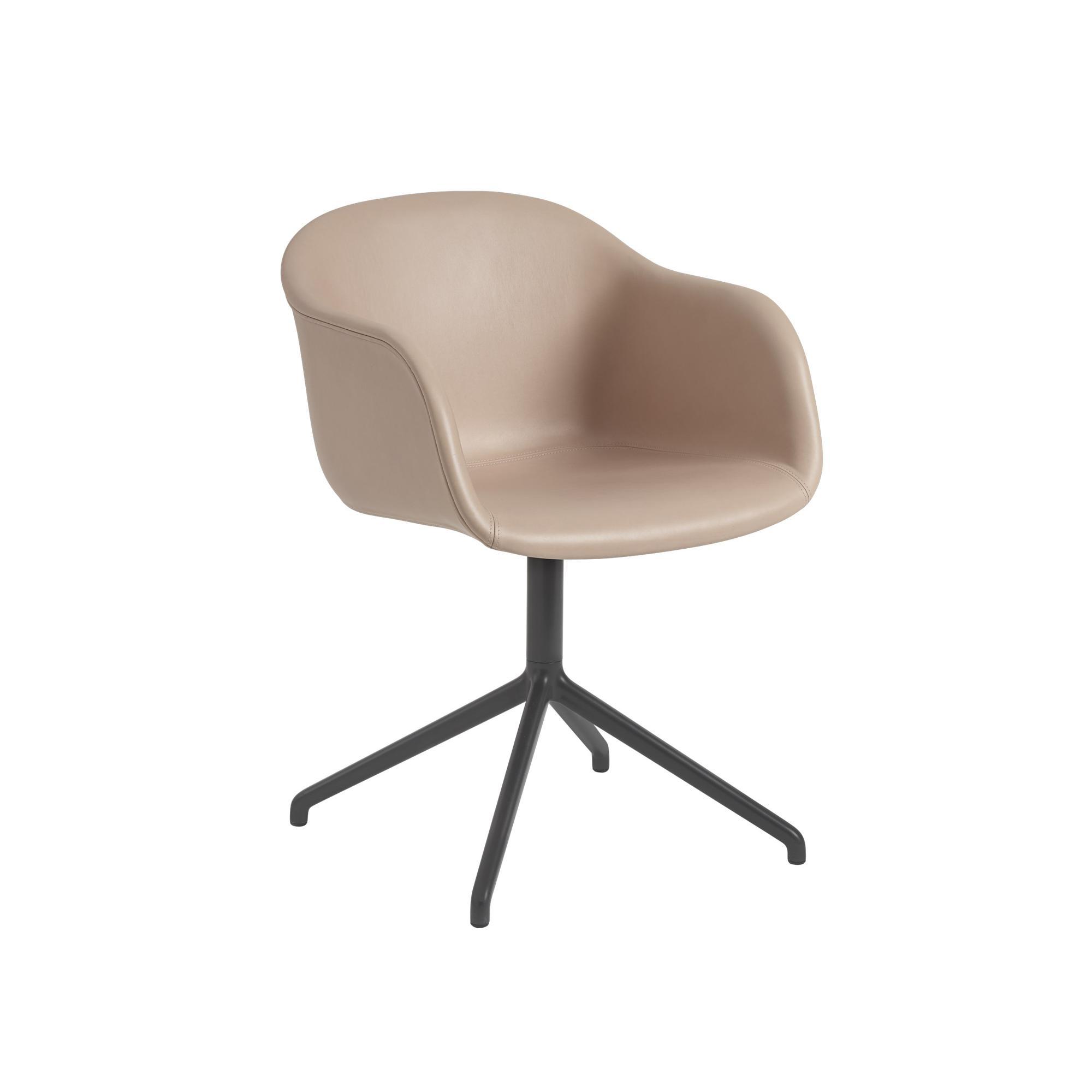 Muuto Fiber Spisebordsstol med Armlæn og Swivel Base Læder Polstret Beige/Sort