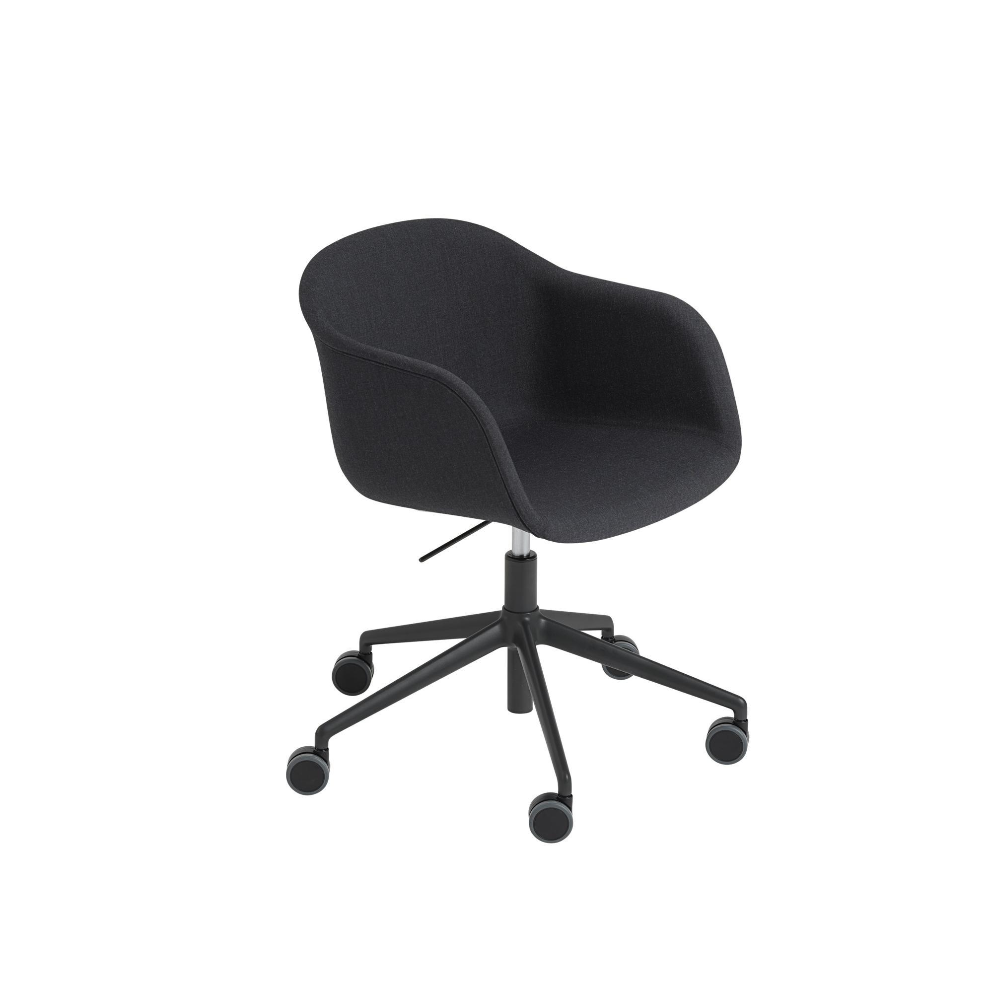 Muuto Fiber Dining Chair w. Armrest Swivel Base and Wheel Upholstered Remix 183/Black