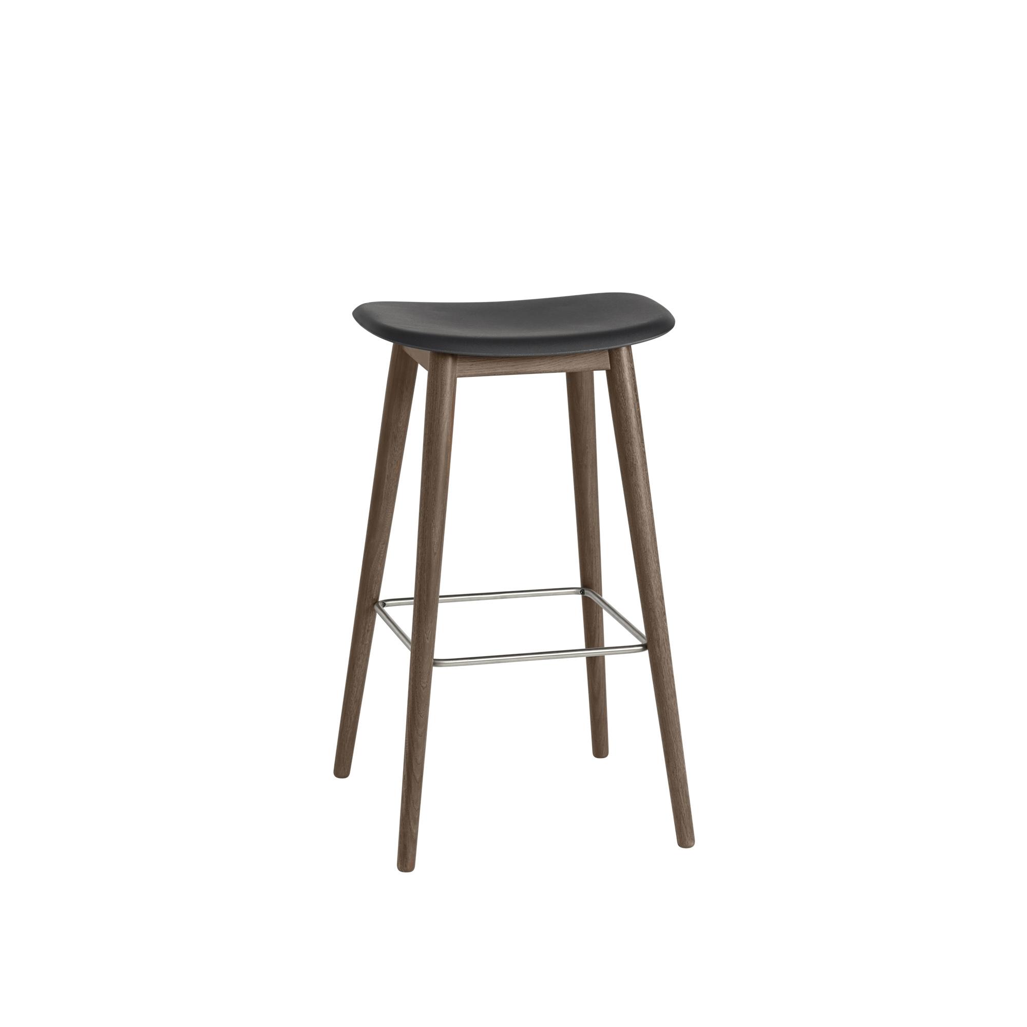 Muuto Fiber Barstol med Træ Base Sort/Mørk Brun H76 cm