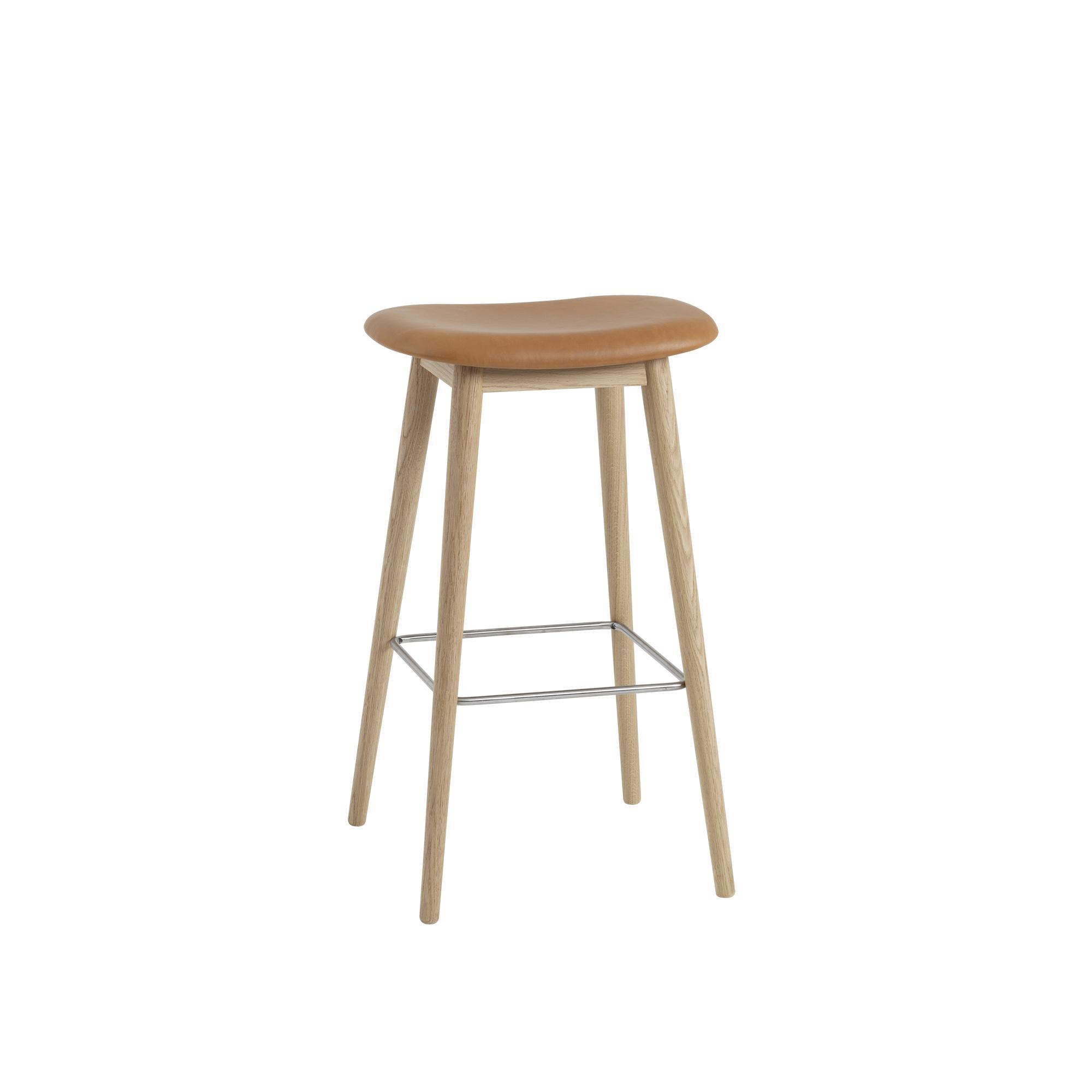 Muuto Fiber Bar Stool w. Wood Base Leather Upholstered Cognac/Oak H76 cm