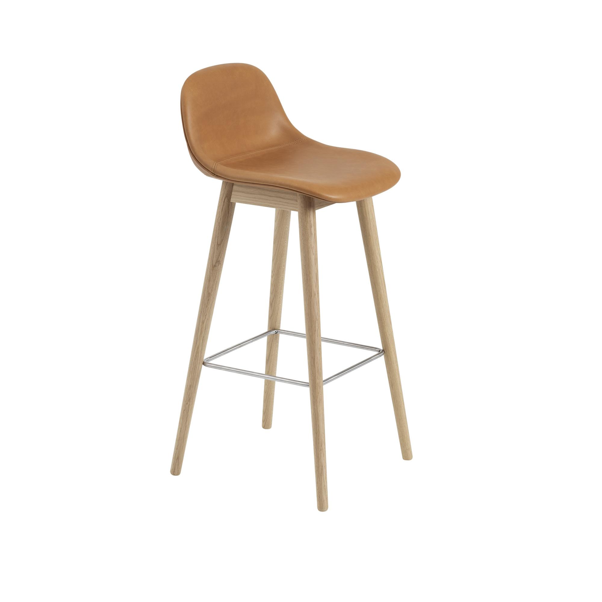 Muuto Fiber Bar Stool w. Wood Base And Backrest Leather Upholstered Cognac/Oak H97.5 cm