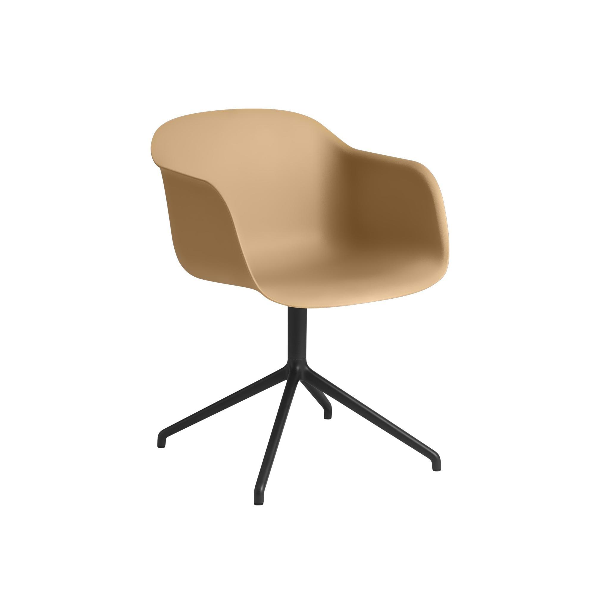 Muuto Fiber Dining Chair w. Armrests and Swivel Base Ocher/Black