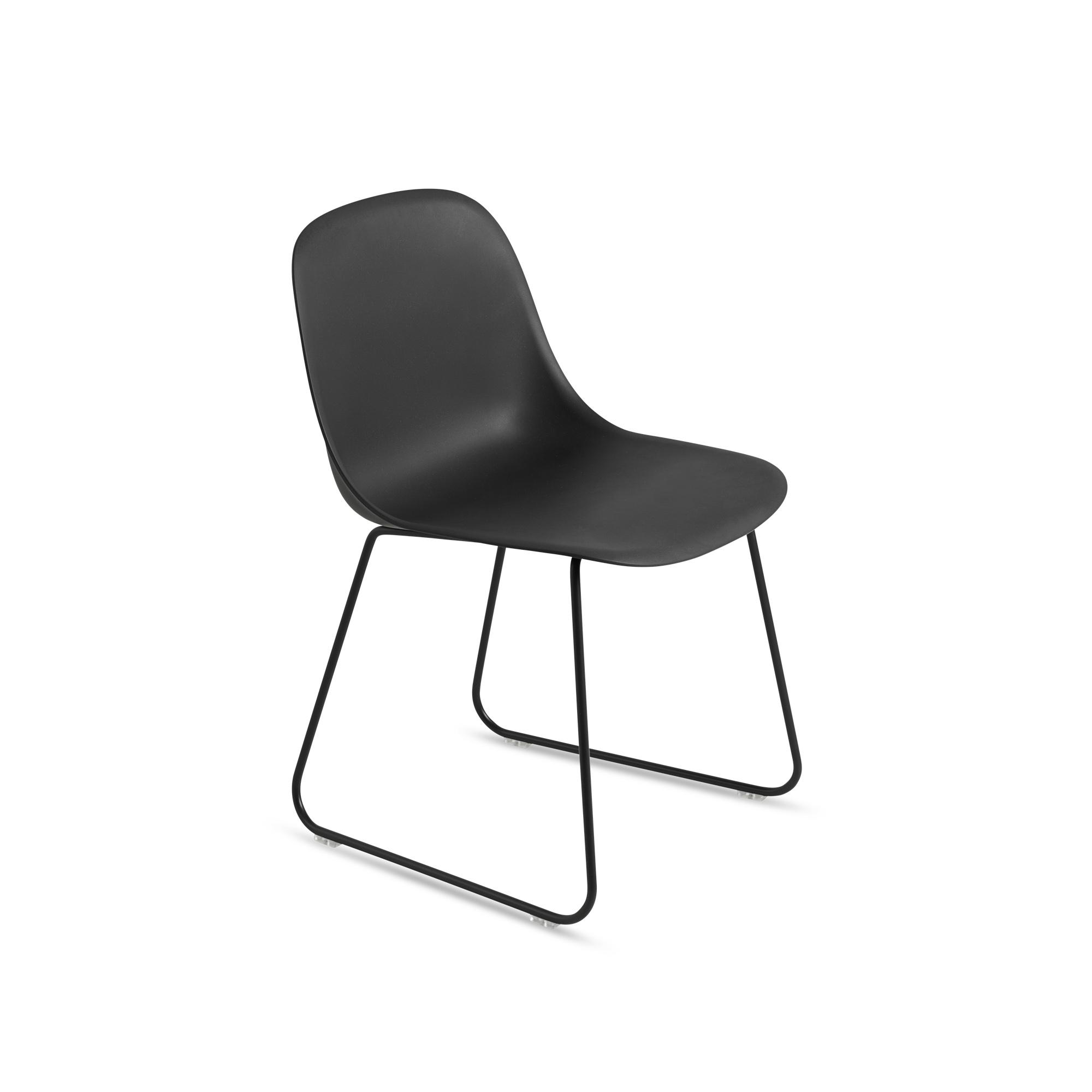 Muuto Fiber Dining Chair w. Sled Base Black