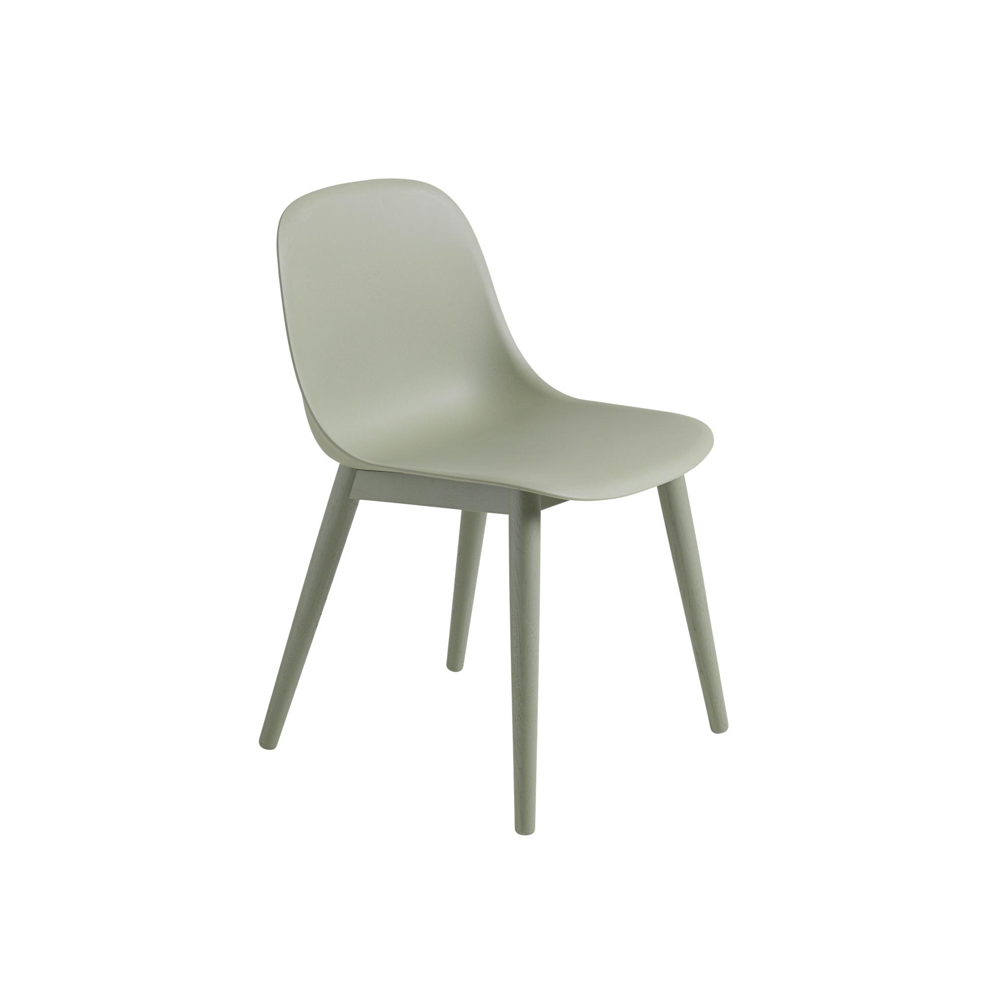 Muuto Fibre -ruokailutuoli puupohjaisella Dusty Green -vihreällä