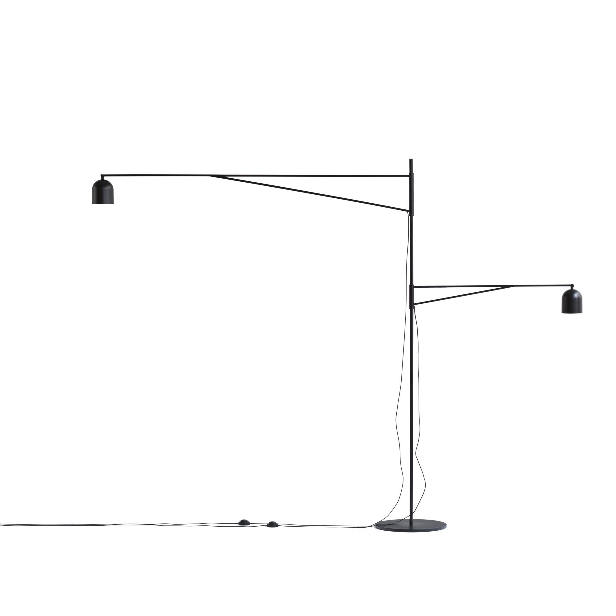 Karakter Awkward Light Floor Lamp Black