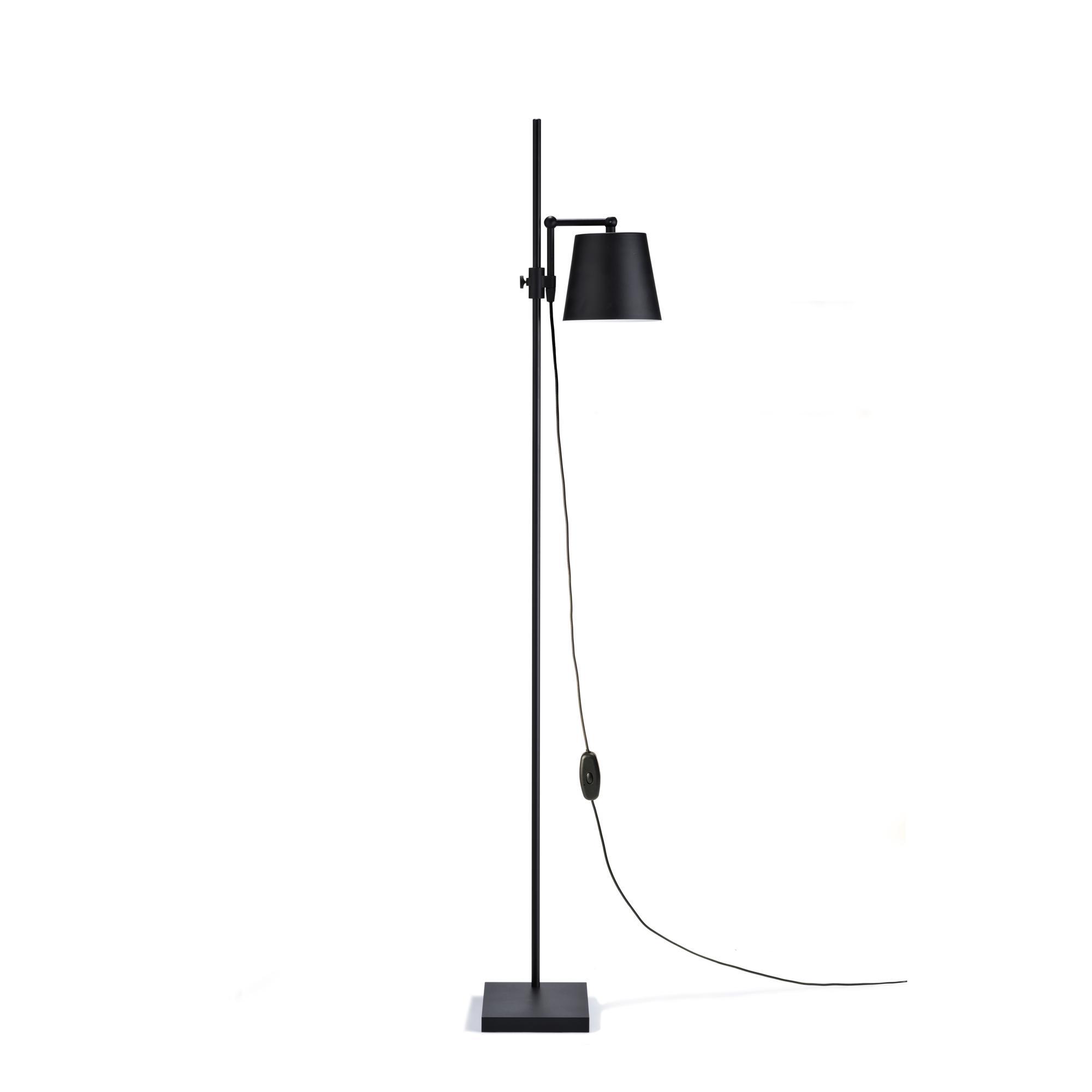 Karakter Steel Lab Light Floor Lamp Black