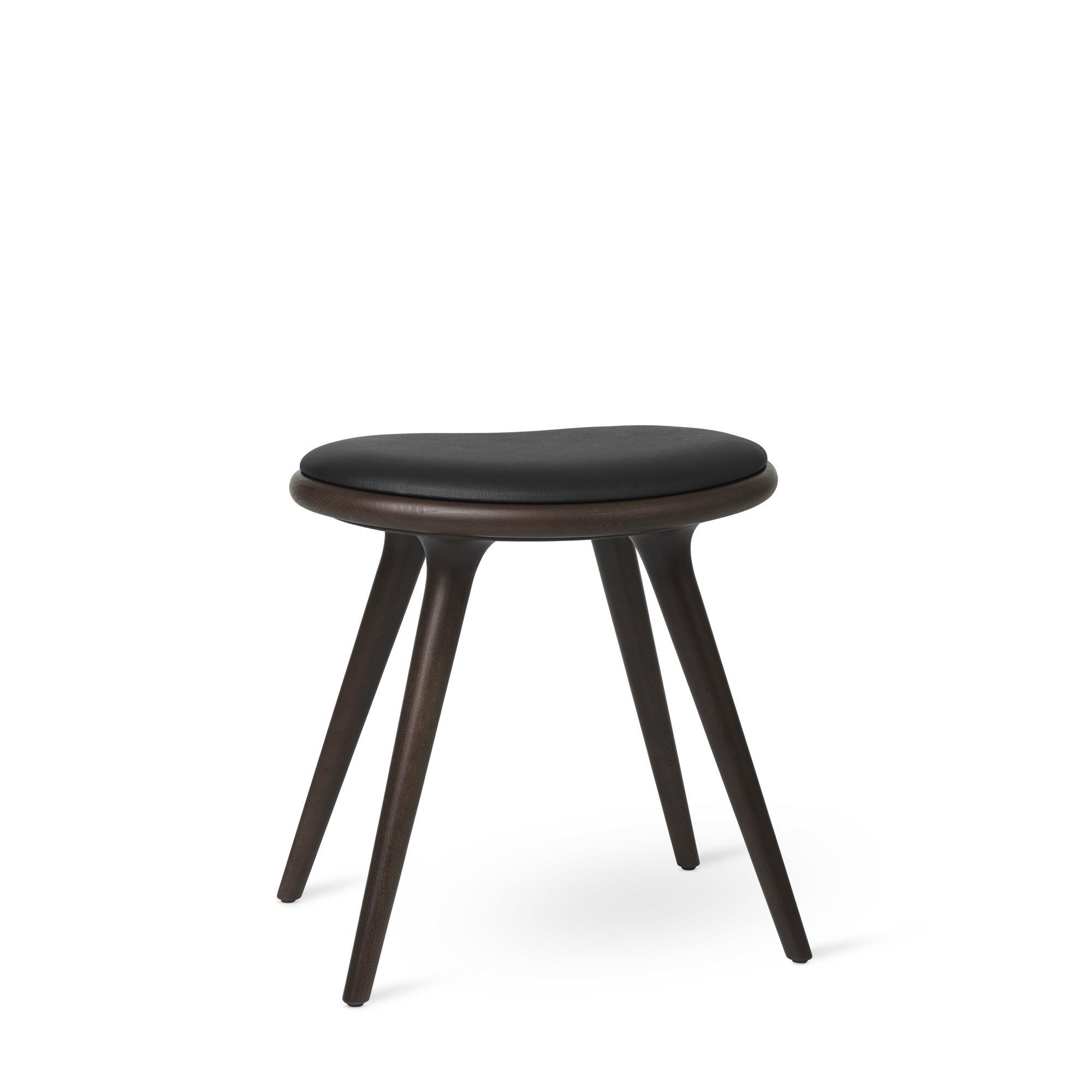 Mater Low Stool Stool Tummaksi petsattu tammi