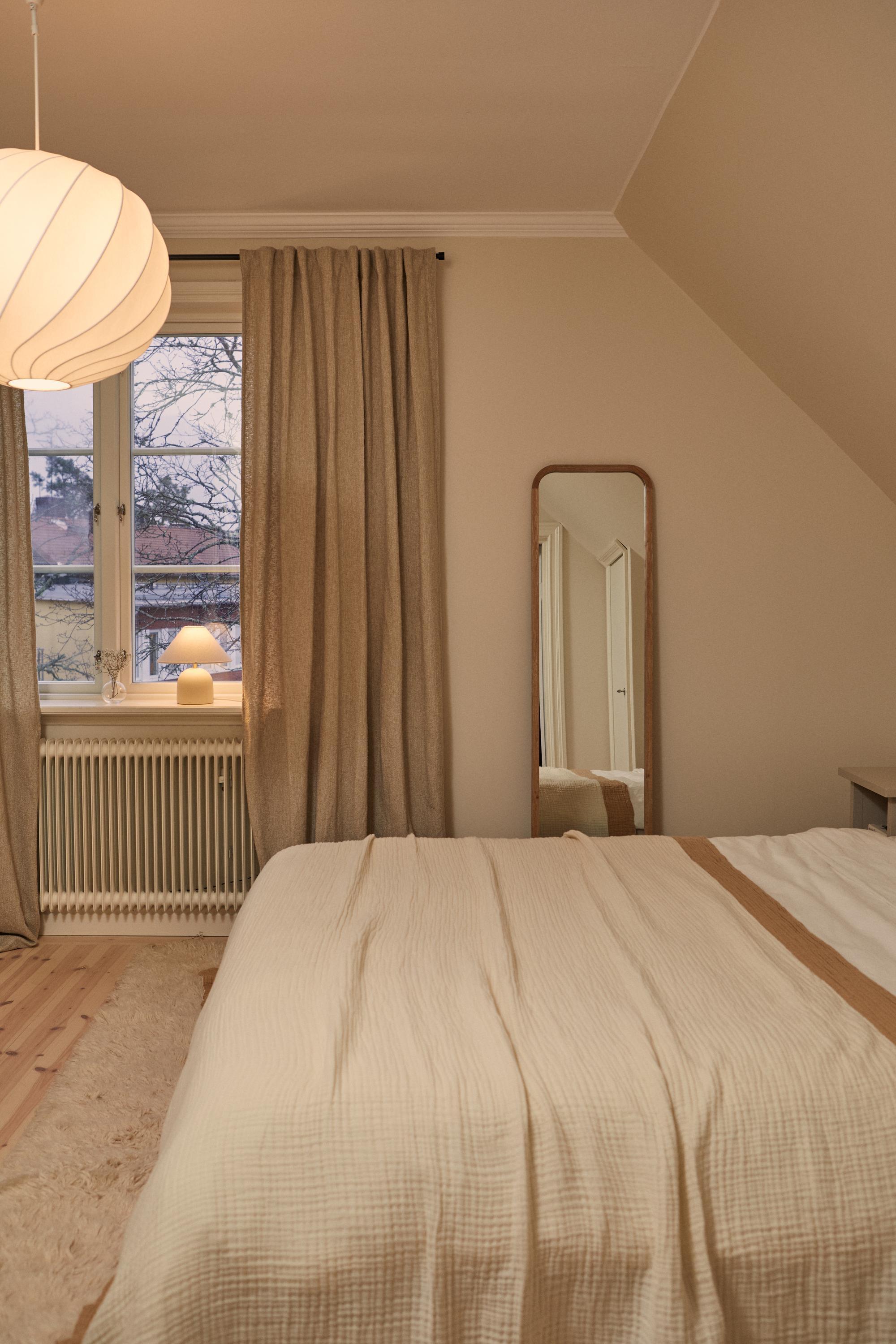 Decotique Ella Crincle Sengetæppe 180x260 Mørk Sand