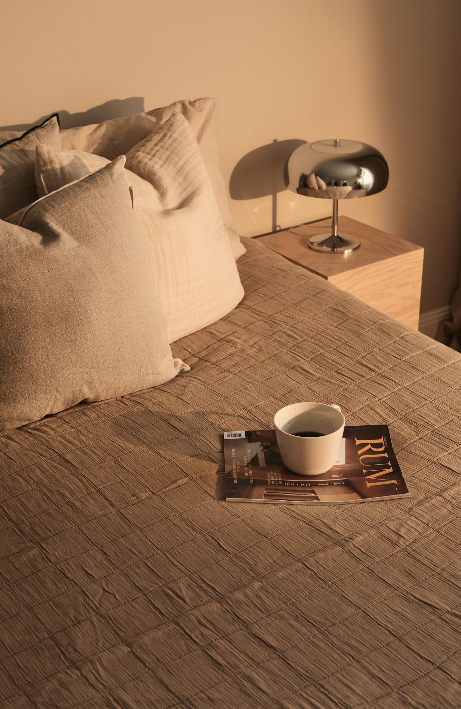 Decotique Classic Sengetæppe 260x260 Beige