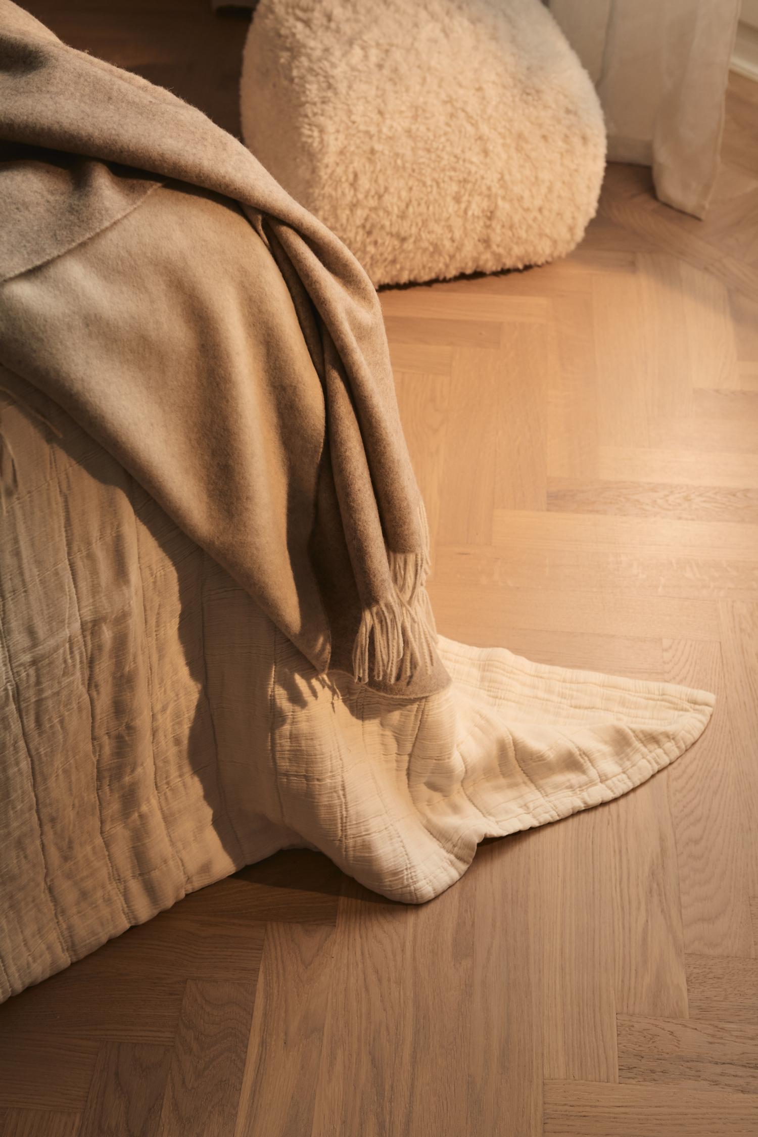Decotique Classic Sengetæppe 180x260 Off-white