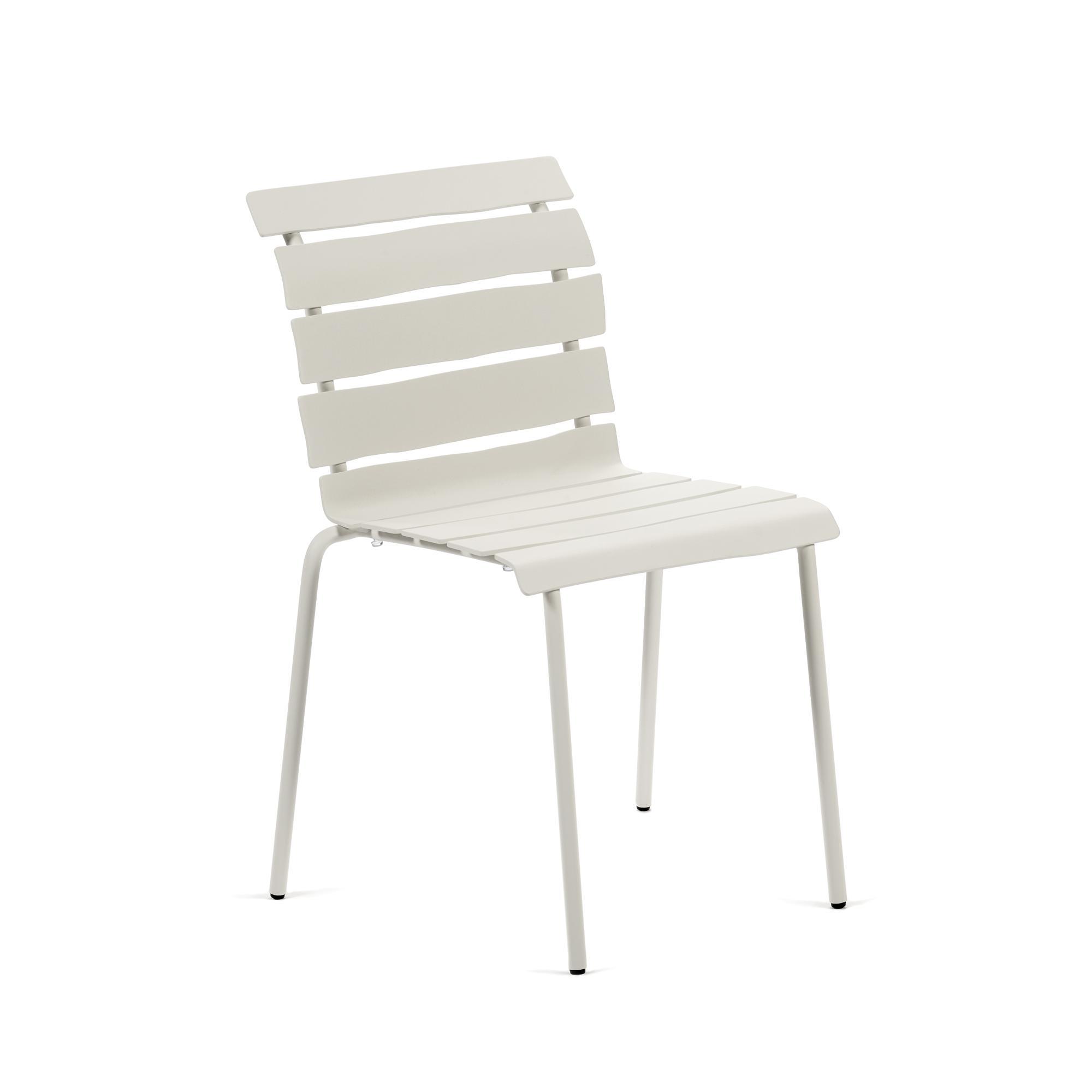 Valerie Objects Silla de comedor de exterior alineada Blanco