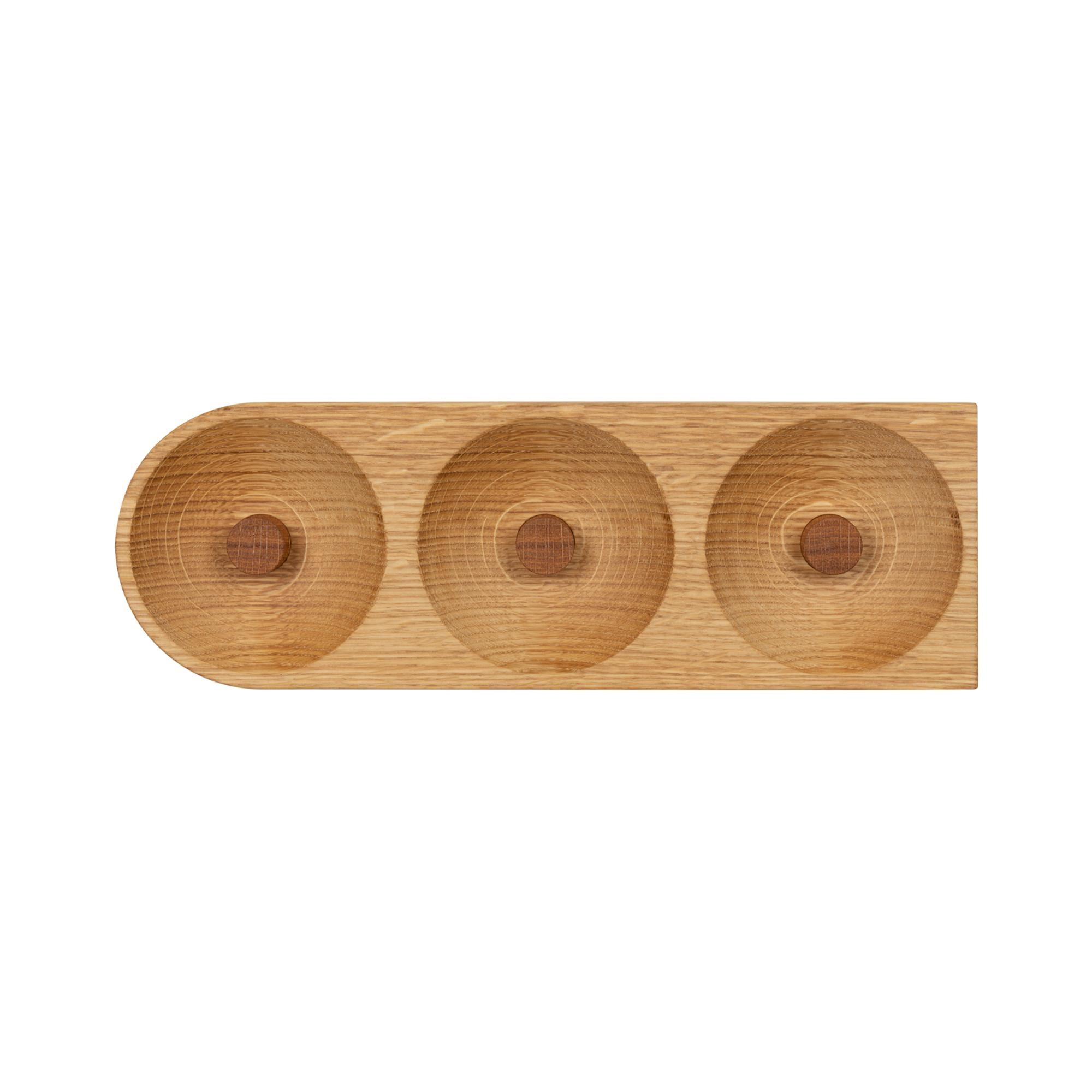 Wir bieten massive 3-teilige Garderobenständer aus Eiche an.