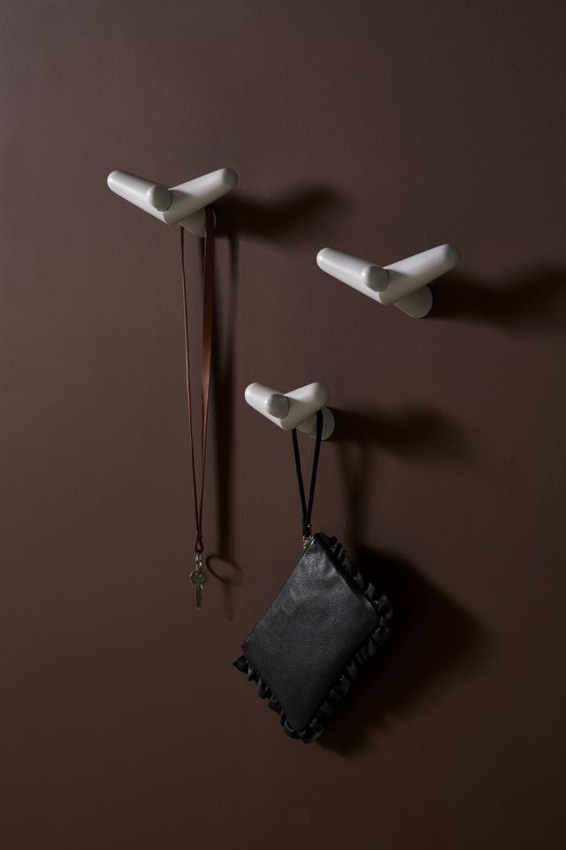 Woud Tail Wing Hook Medium Oak